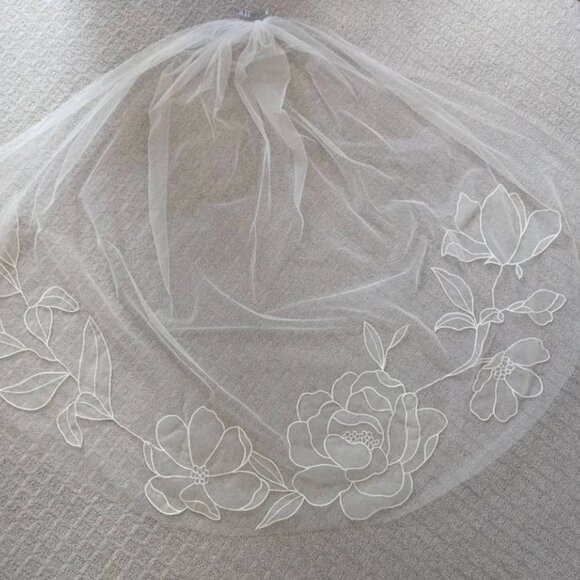 Tara Bridal Kaitie Fingertip Length Light Ivory Organza Embroidery Floral Veil - Picture 5 of 7